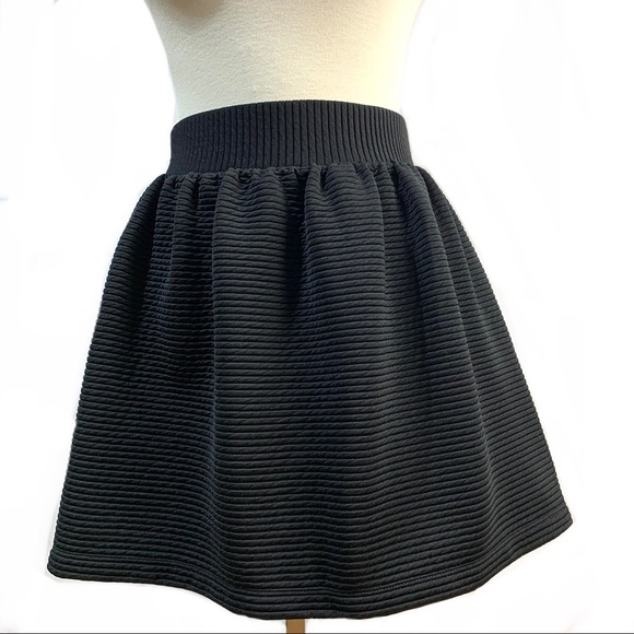 Cooperative Mini-Skirt - Small - Picture 3 of 9